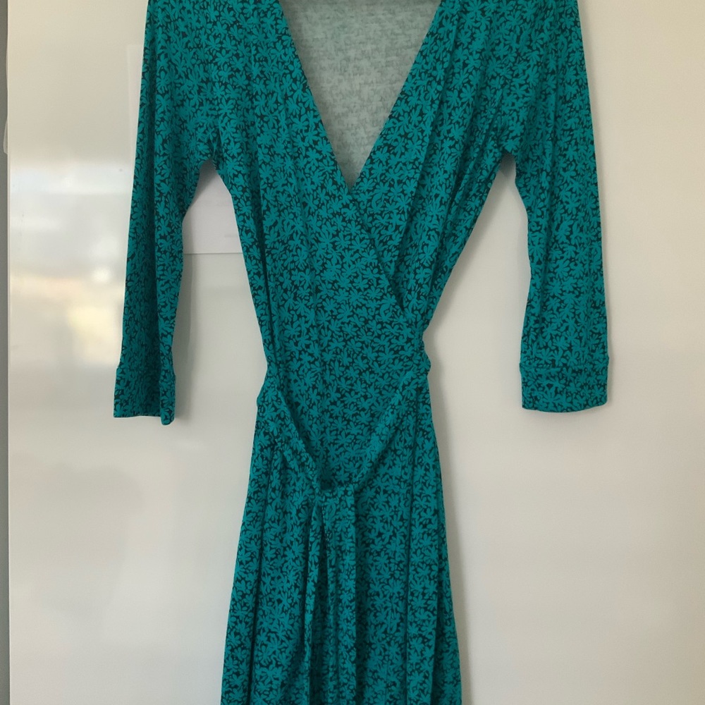 DVF Diane Von Furstenburg New Julian Two Vintage, Size 6, Authentic, Like New